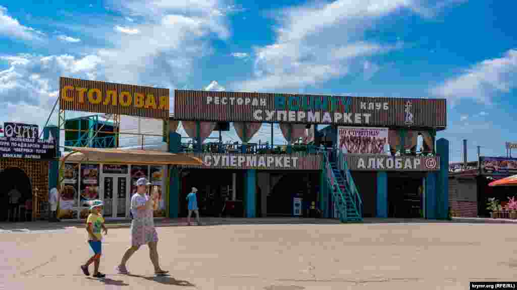 «Їдальня» біля моря, як видно, теж не дуже багатолюдна
