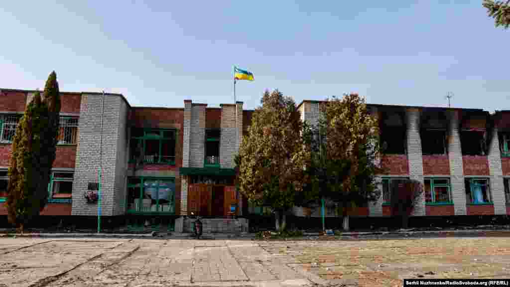 Державний прапор підняли у селищі Рудницьке на Київщині. Його підняли одразу після деокупації селища від російських загарбників. 