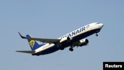 Самолет Ryanair, иллюстративное фото