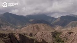 "Этот путь прошли наши предки, многие погибали". В Кыргызстане люди идут по горному пути, по которому их предки бежали от царских войск "Этот путь прошли наши предки, многие погибали". В Кыргызстане люди идут по горному пути, по которому их предки бежали от царских войск