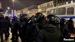 Задержания участников антивоенной акции в Петербурге, архивное фото