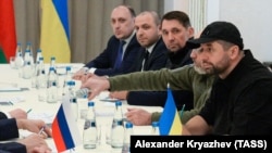 Члены украинской делегации на переговорах с российской стороной