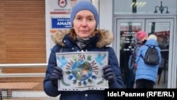 Задержанная активистка в Перми