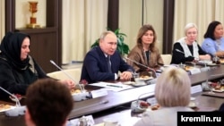 Владимир Путин на встрече с якобы матерями солдат