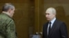 Владимир Путин беседует с главой Генштаба Валерием Герасимовым, 16 декабря 2022 года