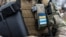 Шевроны бойца легиона "Свобода России": украинский флаг и неофициальный бело-сине-белый флаг российских противников режима Путина