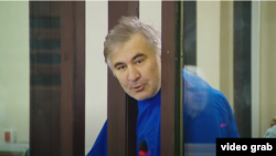 ფოტო არქივიდან: ექსპრეზიდენტი მიხეილ სააკაშვილი სასამართლო პროცესზე.
