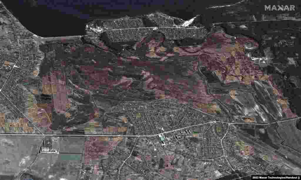 28 февраля 2022 года. Так Козаровичи выглядели до затопления. Satellite image ©2022 Maxar Technologies. Дамбу взорвали 26 февраля