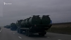 В Крыму замечена российская колонна с пусковыми контейнерами для ЗРК С-300 (видео) В Крыму замечена российская колонна с пусковыми контейнерами для ЗРК С-300 (видео)