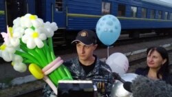 Моряк Евгений Семидоцкий вернулся домой после российского плена (видео) Моряк Евгений Семидоцкий вернулся домой после российского плена (видео)