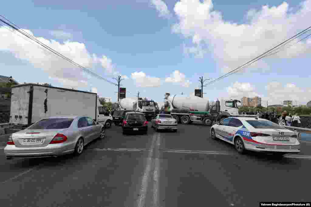 Trucks block a bridge in central Yerevan on the morning of May 4. The truckers claimed to police that their vehicles had broken down. 