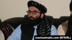 انس حقاني د مې پر څلورمه د خوست غونډې ته د نجونو د ښوونځیو د بیا پرانیستو نېټه و نه ښووله خو زیاته یې کړه چې دا کار به ژر وشي.