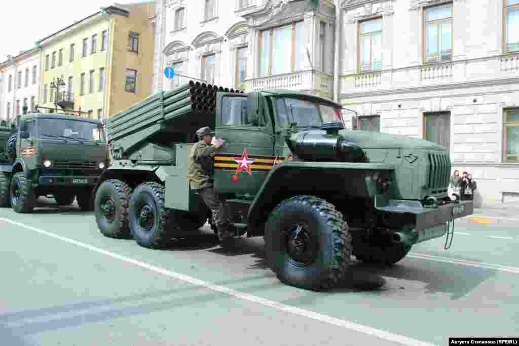 Военная техника после парада Победы в Петербурге 