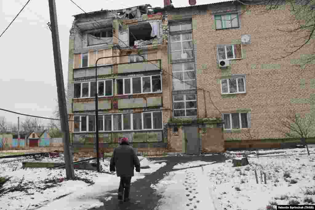 A damaged apartment building in Yasynuvata, a separatist-controlled town in Ukraine's Donetsk region