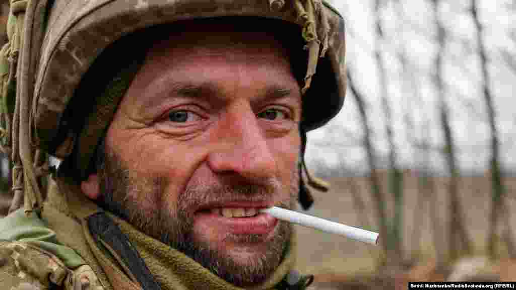 Український військовий Сергій на передній лінії оборони. Бахмут, 16 листопада 2022 року 