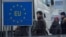 Группа выходцев из Чечни на пограничном пункте в Хорватии, архивное фото