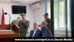 Алмазбек Атамбаев сот залында.