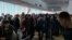 Прибывшие в казахстанский Уральск россияне в местном центре обслуживания населения. 26 сентября 2022 года