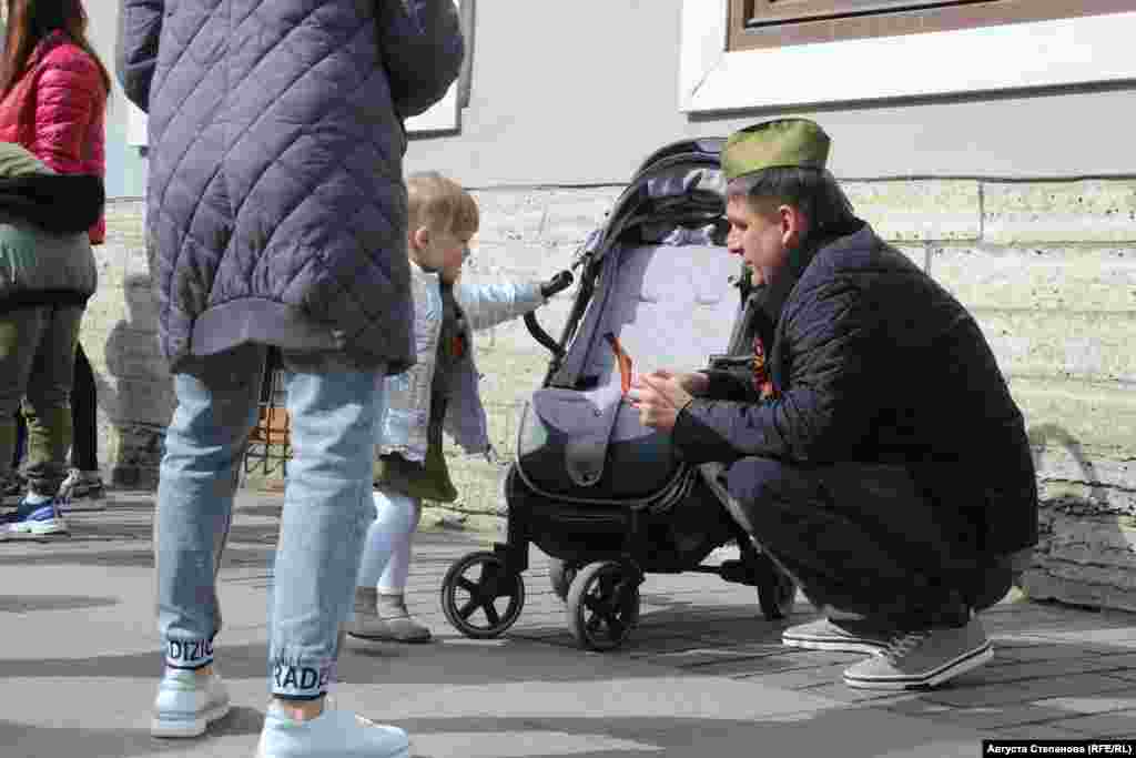 Участники Бессмертного полка в Петербурге 