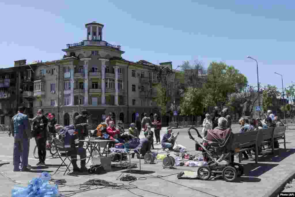 Local residents gather to charge their mobile phones with a generator provided by the local separatist authorities on May 12. 
