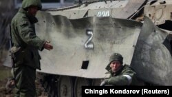 Военнослужащие российских войск, Мариуполь, Украина, 31 марта 2022 года