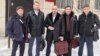 Равиль Тугушев (второй справа) и группа адвокатов по делу "экстремистских" толкований Корана. Архивное фото. 31 января 2019 года после заседания суда в Самаре