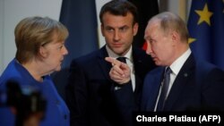 Канцлер Германии Ангела Меркель и президенты Франции и России Эммануэль Макрон и Владимир Путин
