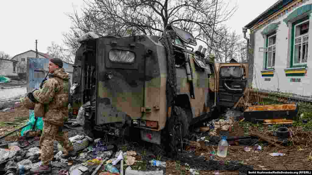 Російський військовий бронеавтомобіль«Тигр» на вулицях звільненої Нової Басані