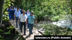 Прогулка казанских и татарстанских чиновников во главе с президентом РТ Рустамом Миннихановым летом 2022 года.