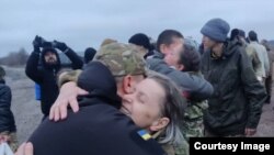 Вернувшиеся домой украинские военнопленные, декабрь 2022 года