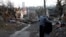Разрушенная российским обстрелом улица в Киеве, 31 декабря 2022 года