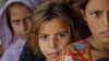 په بېښور کې بې کوره ماشومان چې له سکولونو بهر دي (انځور له ارشيفه)