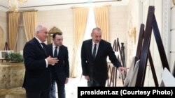 საქართველოს პრემიერ-მინისტრმა ირაკლი ღარიბაშვილმა აზერბაიჯანის პრეზიდენტს, ილჰამ ალიევს „შატო მუხრანში" უმასპინძლა