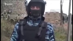 В домах крымских татар в Крыму проходят обыски (видео) В домах крымских татар в Крыму проходят обыски (видео)