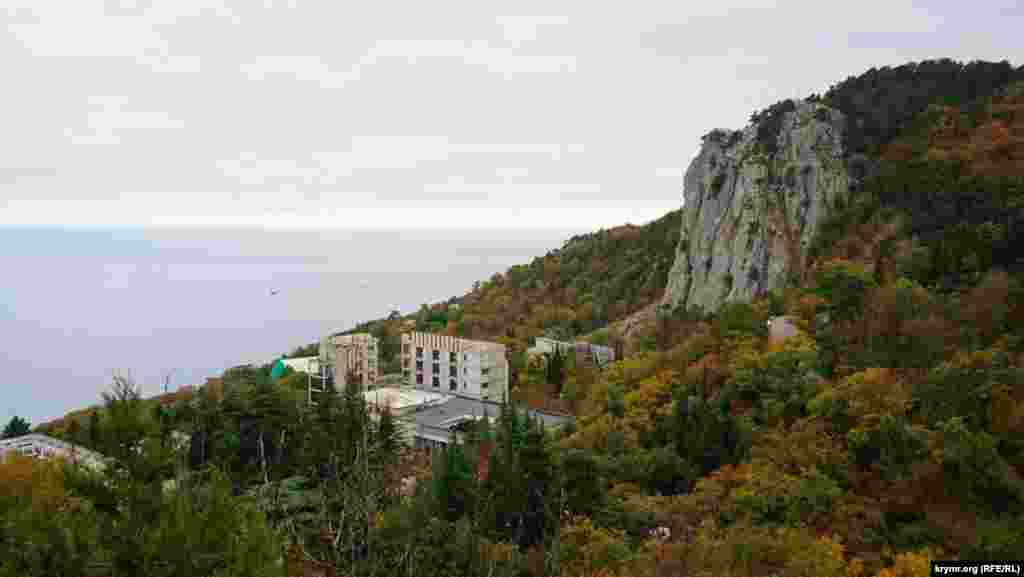 Гора Крестовая, или Урьянда (крымскотатарское название) – почти рядом