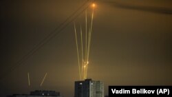Российские ракеты, запущенные по территории Украины из Белгородской области, которые было видно на рассвете в Харькове 20 августа этого года