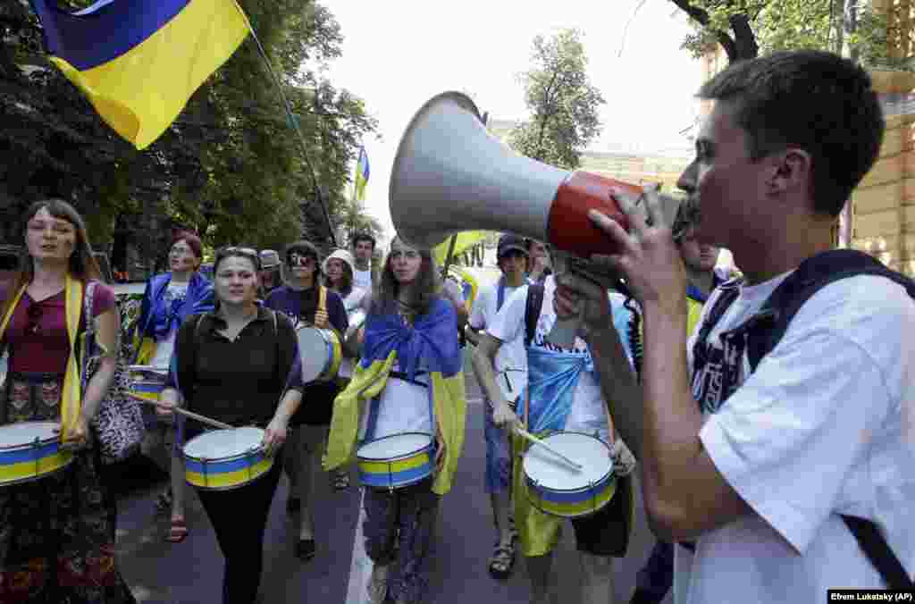 «Мовний майдан». Похід студентів вулицями столиці України. Київ, 4 липня 2012 року