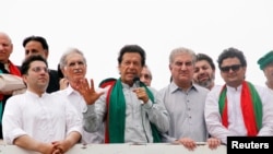 د تحريک انصاف مشران په يوه جلسه کې (پخوانی تصویر)