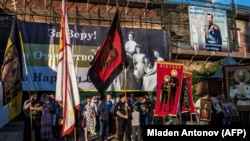 Демонстрация "православных активистов" против фильма "Матильда"