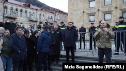 თბილისი. მთავრობის ადმინისტრაციასთან აქცია მიმდინარეობს მიხეილ სააკაშვილის უცხოეთში სამკურნალოდ გადაყვანის მოთხოვნით