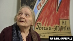 Елена Осипова на выставке своих работ. Петербург, 31 января 2023