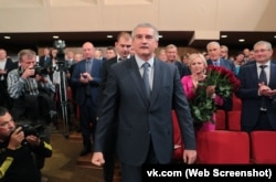 Призначений Кремлем голова Криму Сергій Аксьонов повідомив про скасування демонстрації на 1 травня, ходи «Безсмертного полку» та параду 9 травня