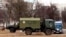 Российская военная санитарная машина около городской больницы Мозыря, Беларусь, 28 февраля 2022 года
