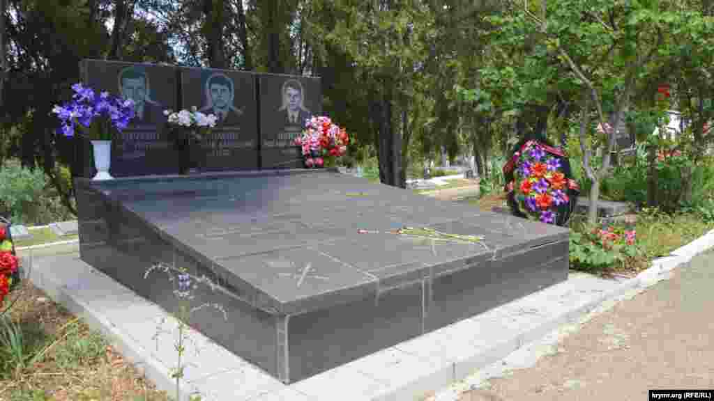 Также здесь могилы моряков, погибших в 1989 году на подлодке «Комсомолец»