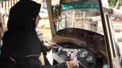 Pakistani Woman Drives Her Late Father's Rickshaw To Support Her Family Pakistani Woman Drives Her Late Father's Rickshaw To Support Her Family