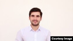 Акси Фаридун Хайруллозода аз саҳифаи фейсбукиаш