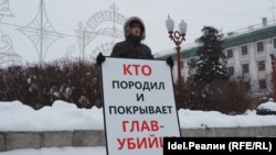 Алексей Соловьёв в одиночном пикете. Январь 2022 года.