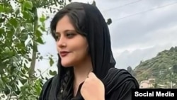 مهسا امیني