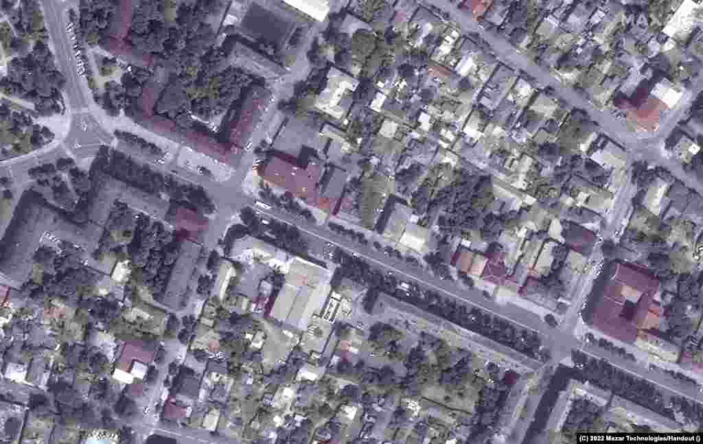 Для сравнения: спутниковое фото Мариуполя перед нападением России на Украину. Satellite image ©2022 Maxar Technologies