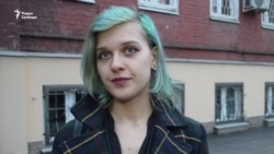 Суд над журналисткой за акцию "Он нам не Димон" Суд над журналисткой за акцию "Он нам не Димон"